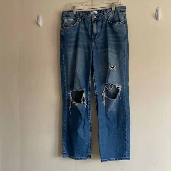 Forever 21 baggy Medium wash ripped jeans size